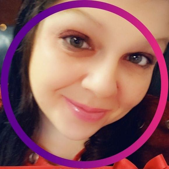 Meet your Posher, Claudia - Picture 1 of 1